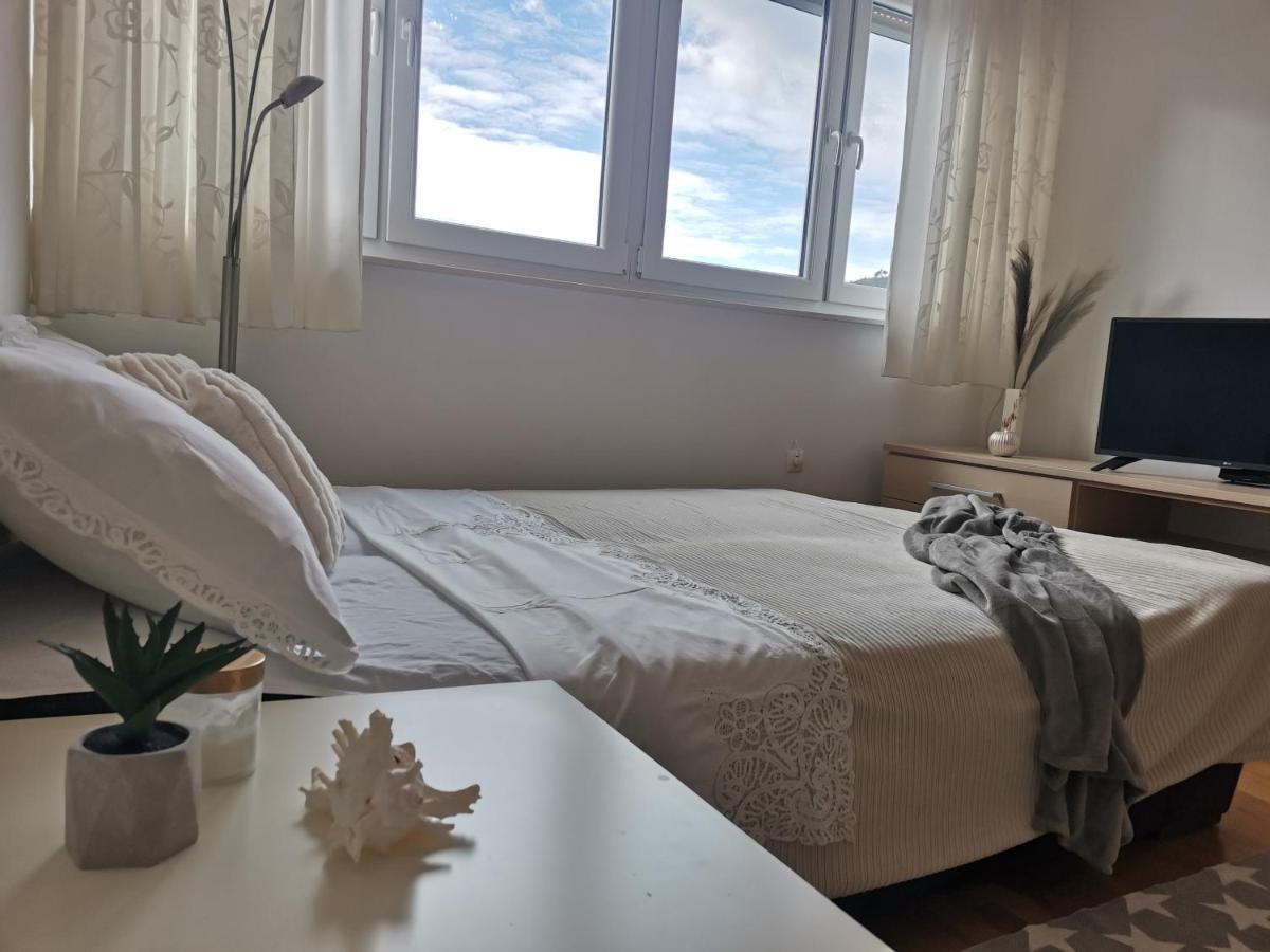 Charming Studio With River View Omiš Esterno foto