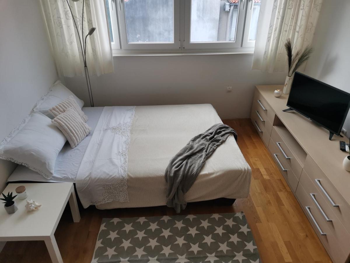 Charming Studio With River View Omiš Esterno foto