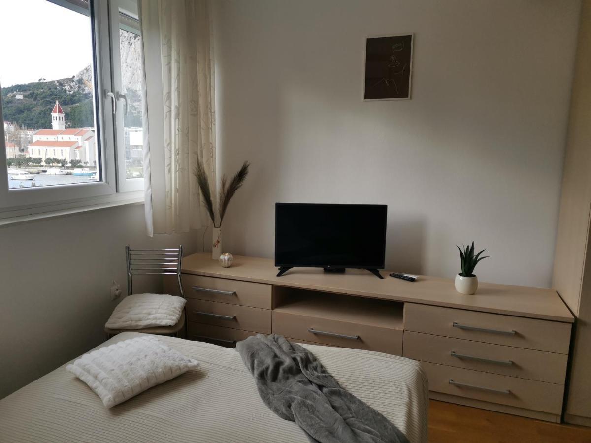 Charming Studio With River View Omiš Esterno foto