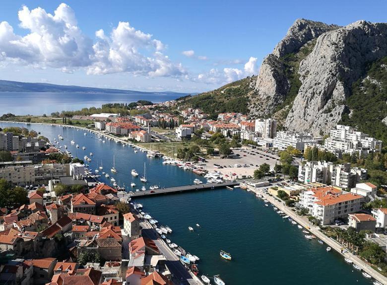 Charming Studio With River View Omiš Esterno foto