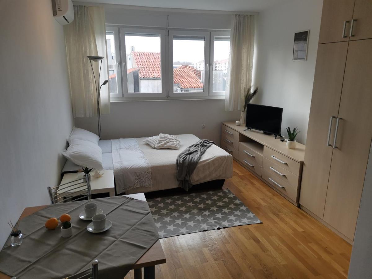 Charming Studio With River View Omiš Esterno foto