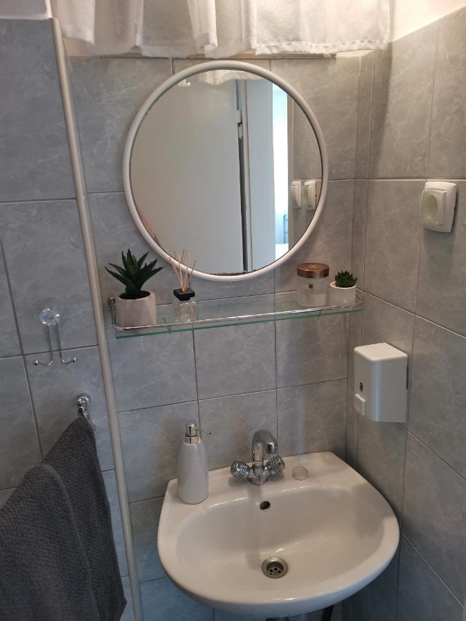 Charming Studio With River View Omiš Esterno foto
