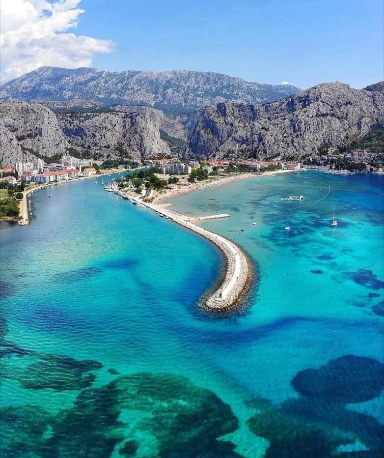 Charming Studio With River View Omiš Esterno foto