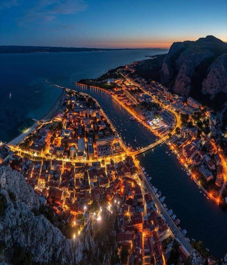 Charming Studio With River View Omiš Esterno foto