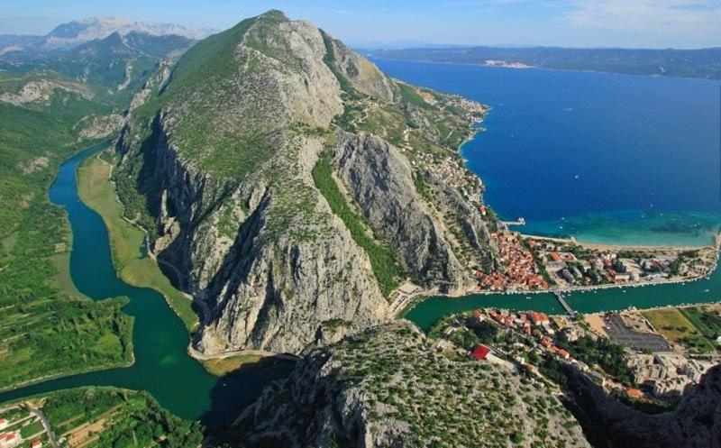 Charming Studio With River View Omiš Esterno foto