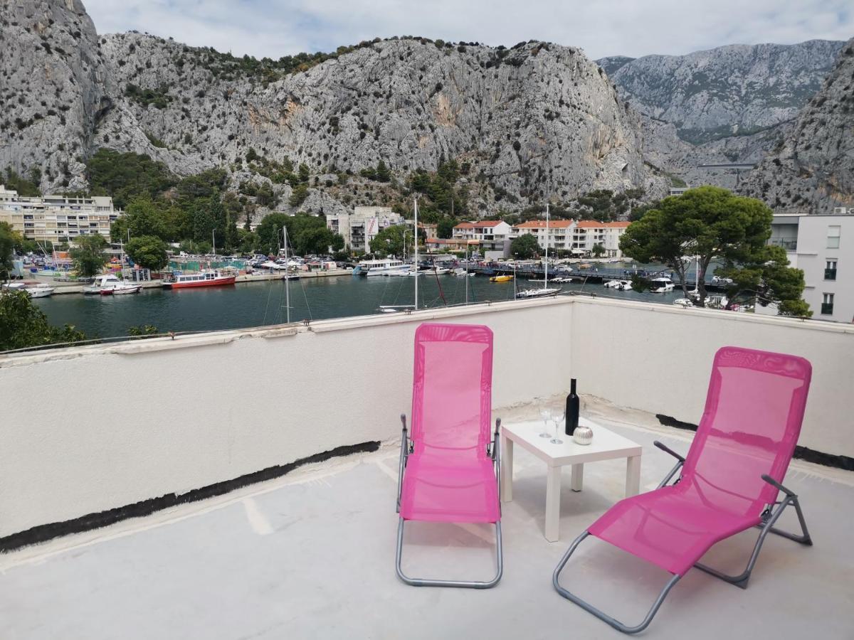 Charming Studio With River View Omiš Esterno foto