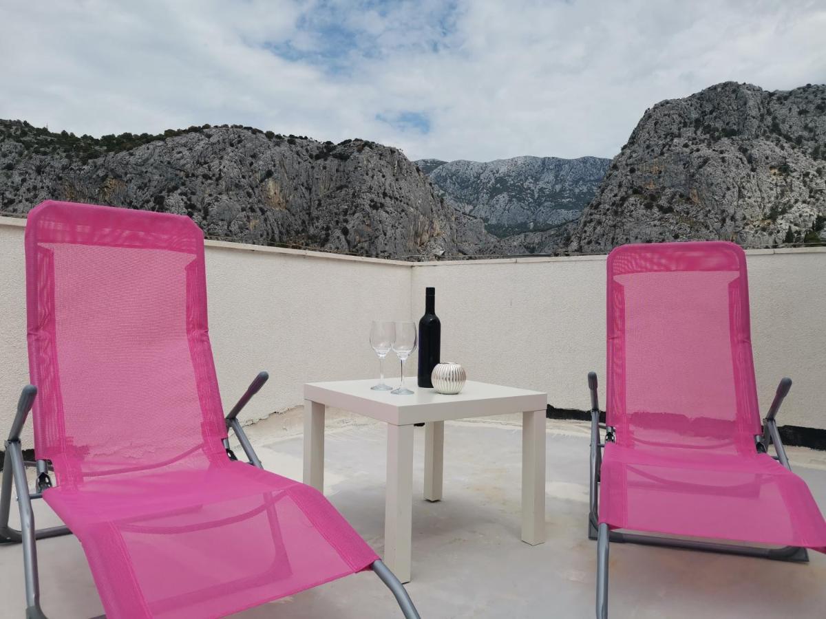 Charming Studio With River View Omiš Esterno foto