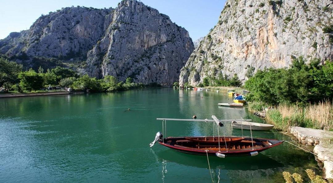 Charming Studio With River View Omiš Esterno foto
