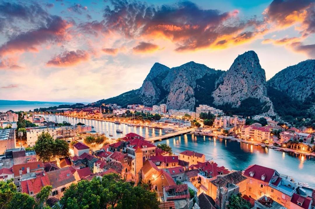 Charming Studio With River View Omiš Esterno foto