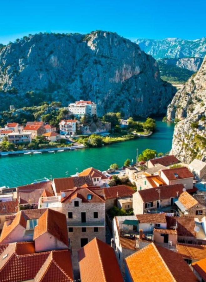 Charming Studio With River View Omiš Esterno foto